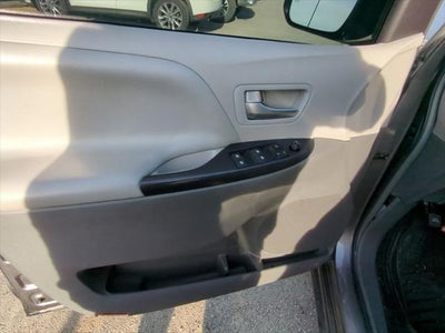 2017 Toyota Sienna LE 8 Passenger