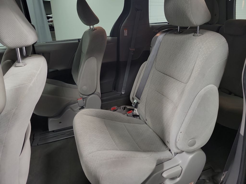 2020 Toyota Sienna LE 7 Passenger