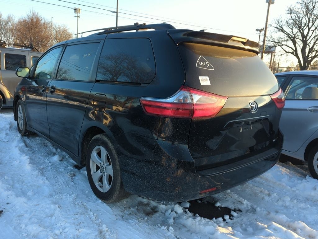 2020 Toyota Sienna LE 7 Passenger