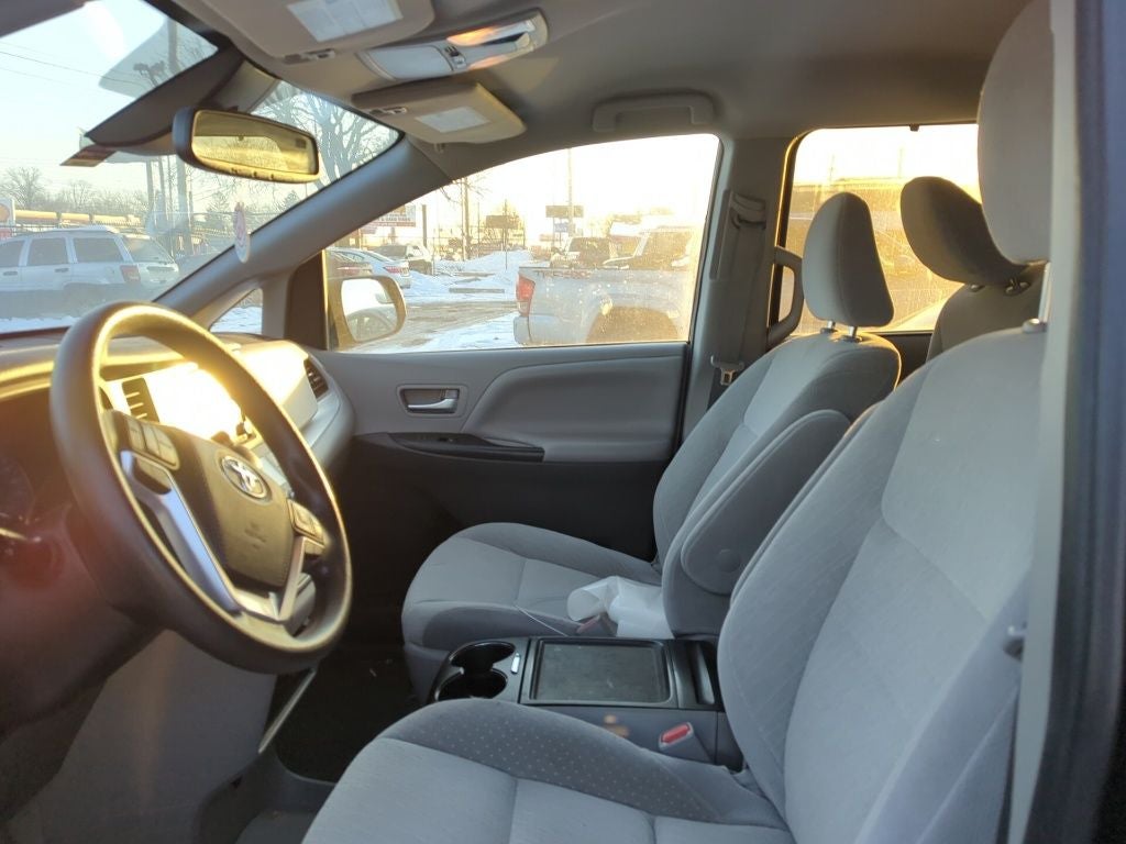 2020 Toyota Sienna LE 7 Passenger