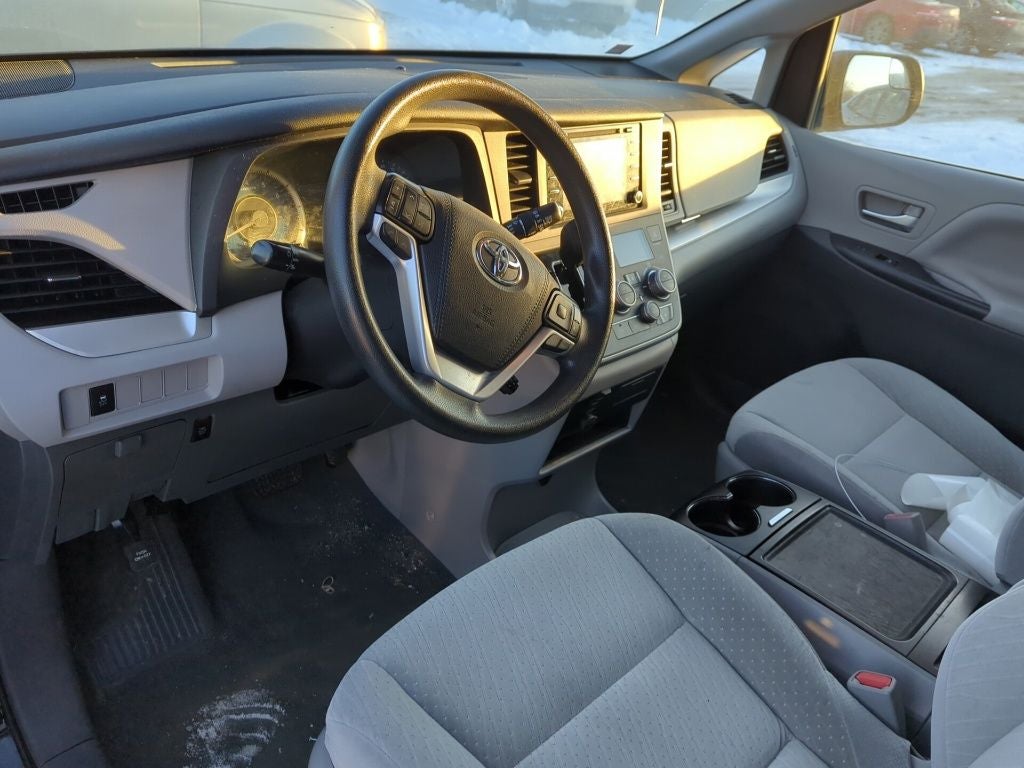 2020 Toyota Sienna LE 7 Passenger