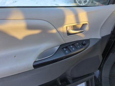 2020 Toyota Sienna LE 7 Passenger