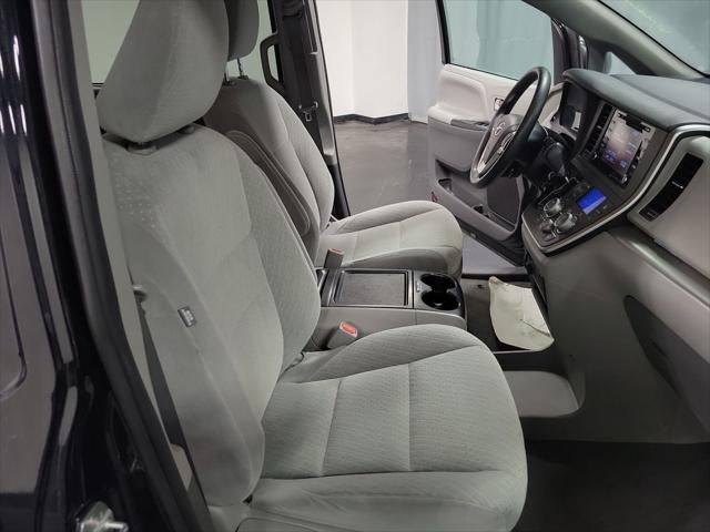 2020 Toyota Sienna LE 7 Passenger