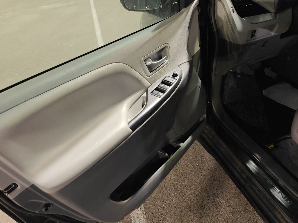 2019 Toyota Sienna LE 7 Passenger