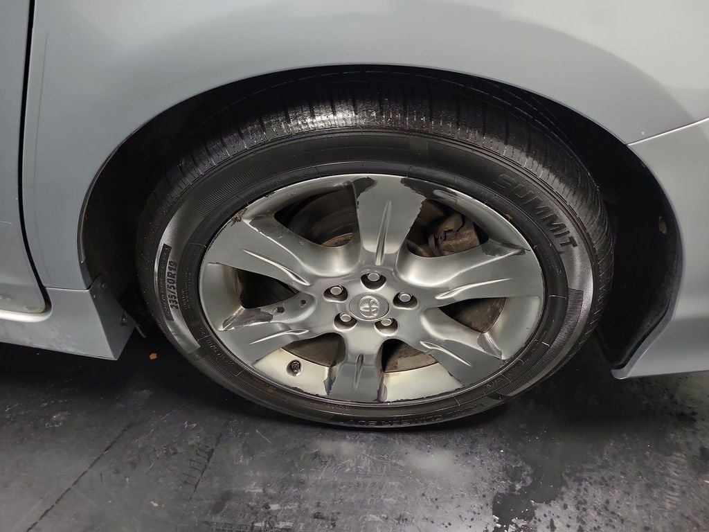 2014 Toyota Sienna SE 8 Passenger