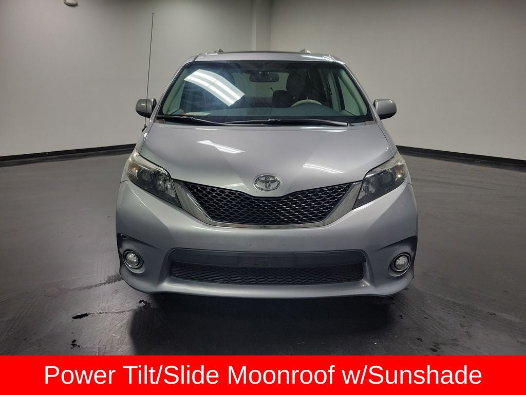 2014 Toyota Sienna SE 8 Passenger