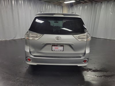 2014 Toyota Sienna SE 8 Passenger