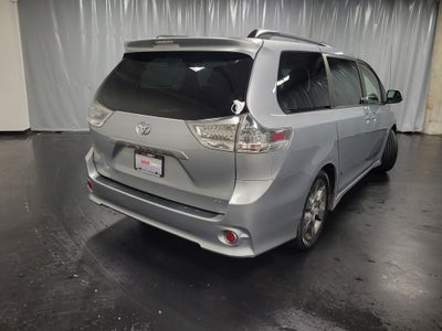 2014 Toyota Sienna SE 8 Passenger
