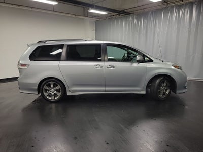 2014 Toyota Sienna SE 8 Passenger