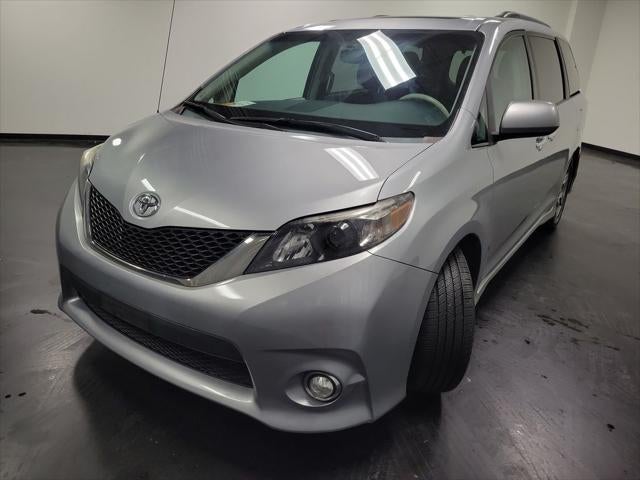 2014 Toyota Sienna SE 8 Passenger