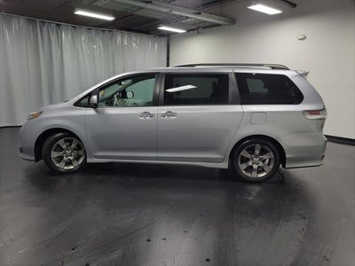 2014 Toyota Sienna SE 8 Passenger