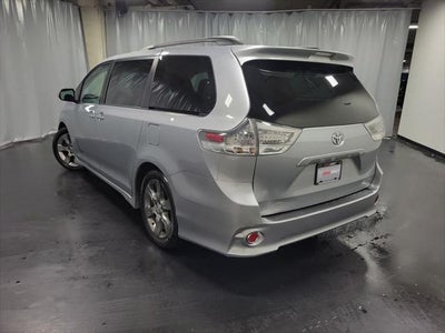 2014 Toyota Sienna SE 8 Passenger