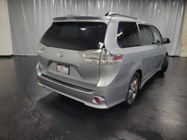 2014 Toyota Sienna SE 8 Passenger