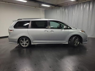 2014 Toyota Sienna SE 8 Passenger