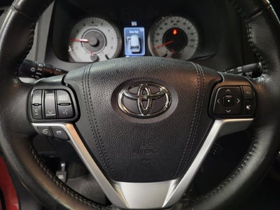 2015 Toyota Sienna SE 8 Passenger