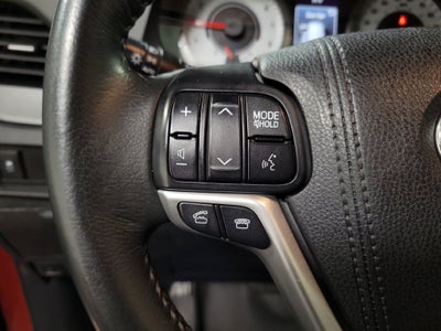 2015 Toyota Sienna SE 8 Passenger
