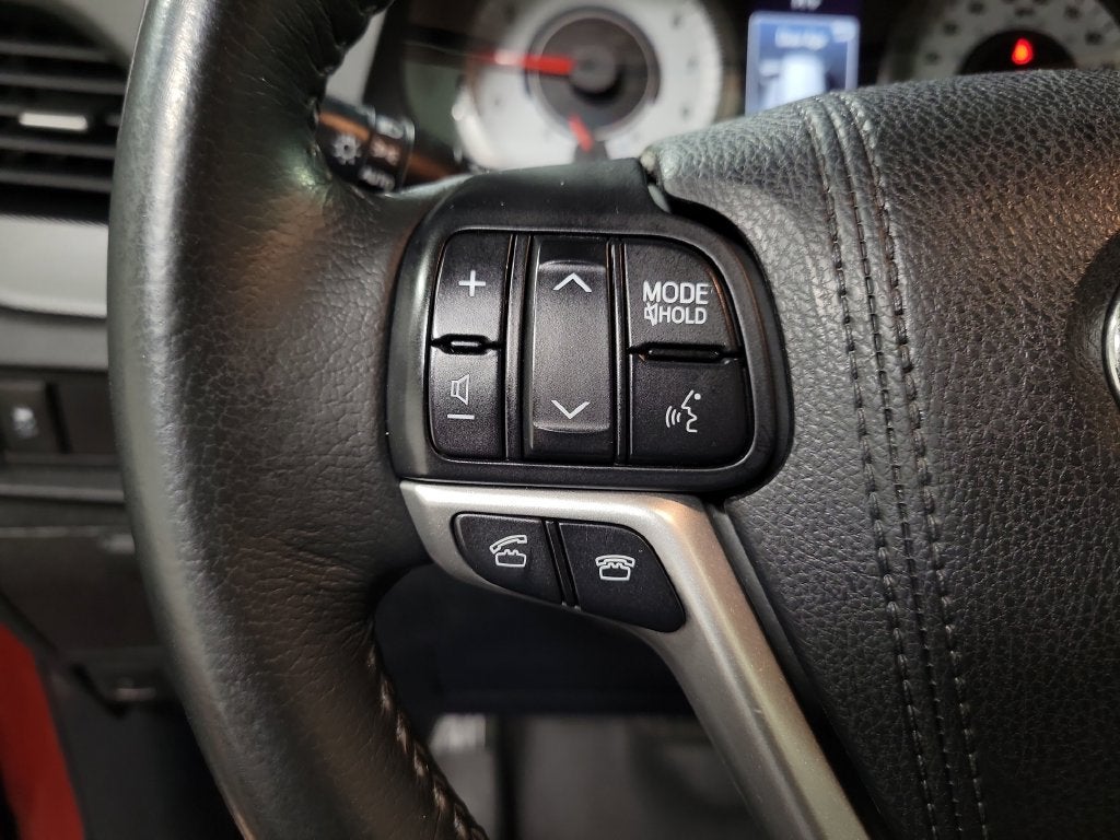 2015 Toyota Sienna SE 8 Passenger