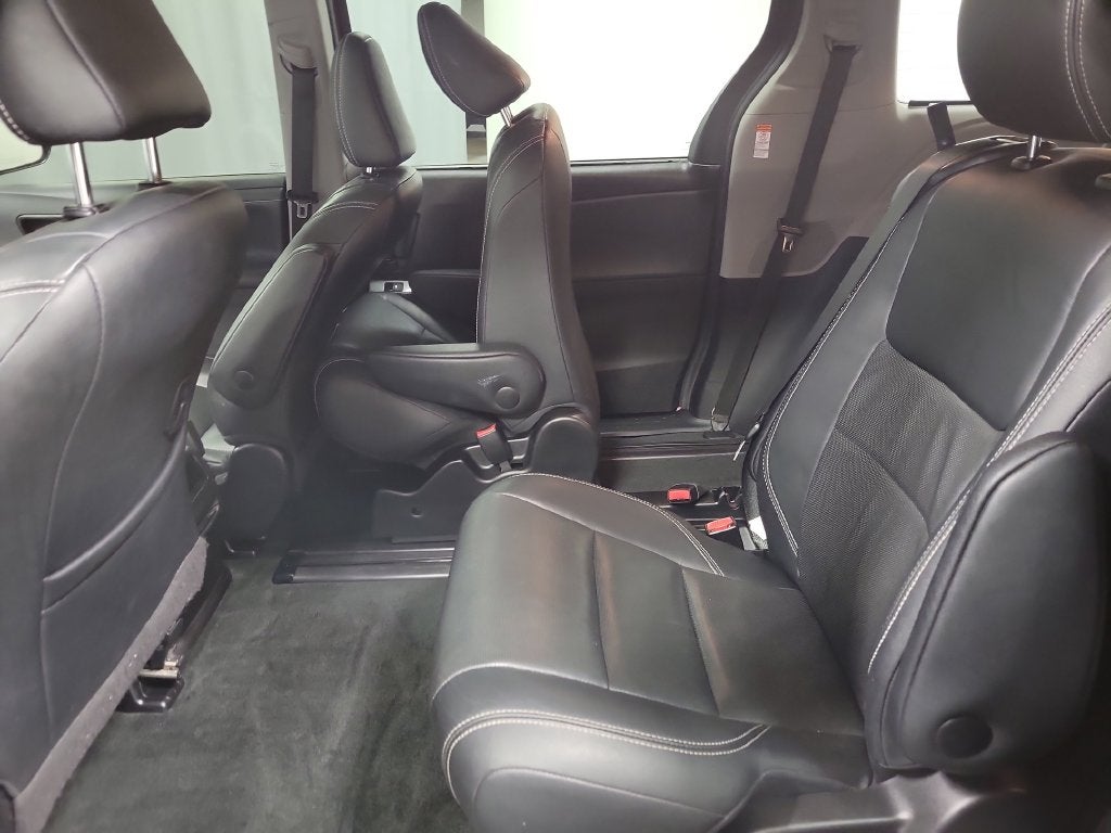 2015 Toyota Sienna SE 8 Passenger