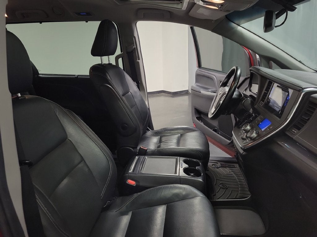 2015 Toyota Sienna SE 8 Passenger
