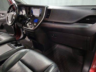 2015 Toyota Sienna SE 8 Passenger