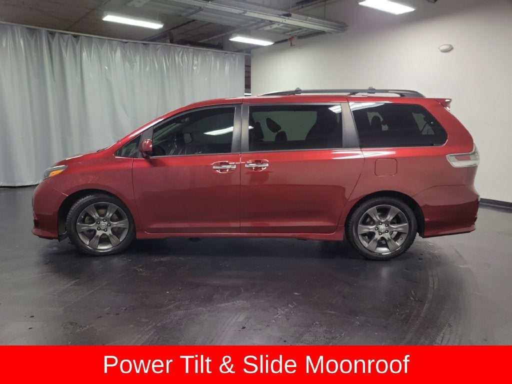 2015 Toyota Sienna SE 8 Passenger
