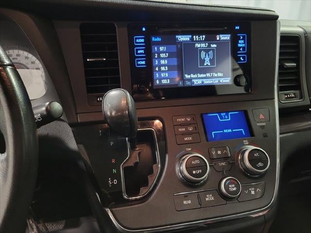 2015 Toyota Sienna SE 8 Passenger