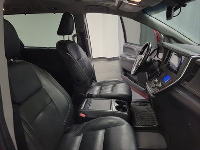 2015 Toyota Sienna SE 8 Passenger