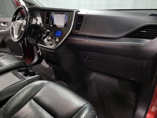 2015 Toyota Sienna SE 8 Passenger