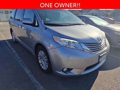 2014 Toyota Sienna XLE 8 Passenger
