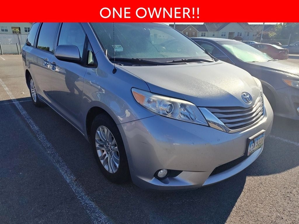 2014 Toyota Sienna XLE 8 Passenger