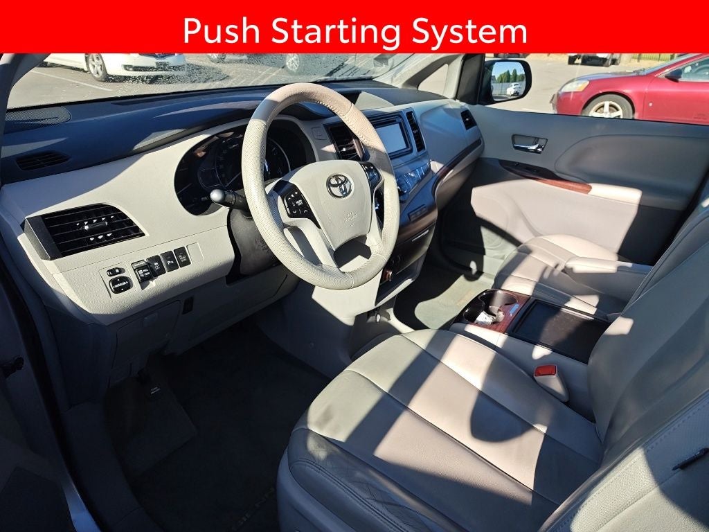 2014 Toyota Sienna XLE 8 Passenger