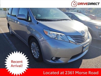 2014 Toyota Sienna XLE 8 Passenger
