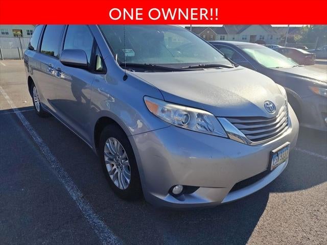 2014 Toyota Sienna XLE 8 Passenger