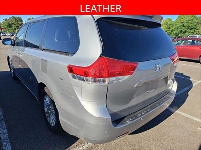 2014 Toyota Sienna XLE 8 Passenger