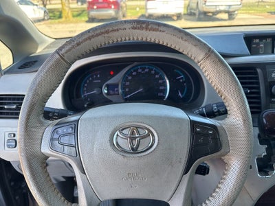 2014 Toyota Sienna XLE 8 Passenger
