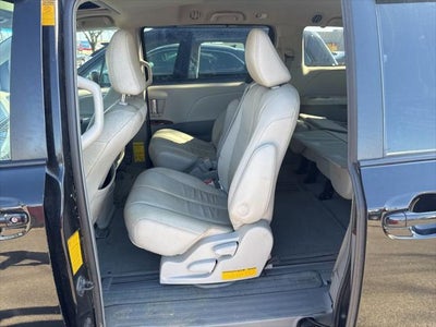 2014 Toyota Sienna XLE 8 Passenger