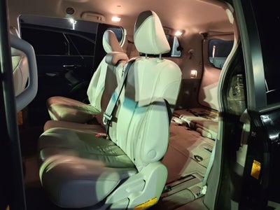 2013 Toyota Sienna XLE 8 Passenger
