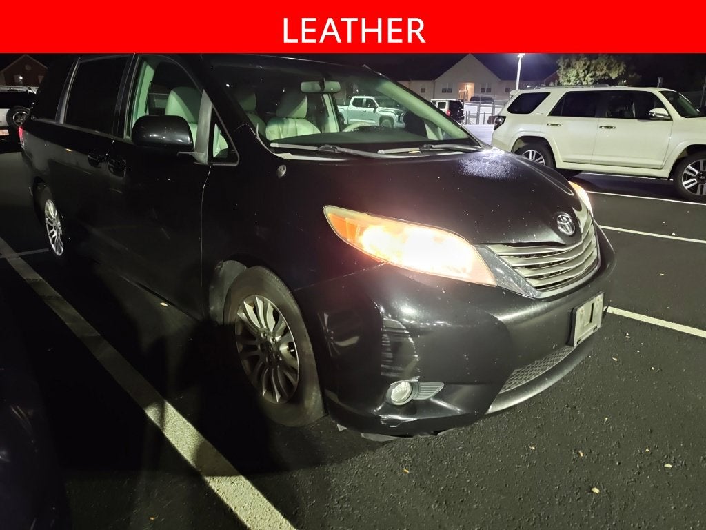 2013 Toyota Sienna XLE 8 Passenger