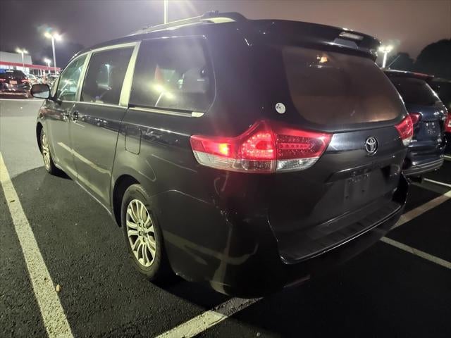 2013 Toyota Sienna XLE 8 Passenger