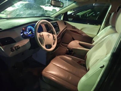 2013 Toyota Sienna XLE 8 Passenger