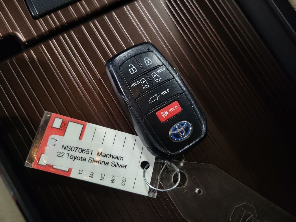2022 Toyota Sienna XLE 7 Passenger