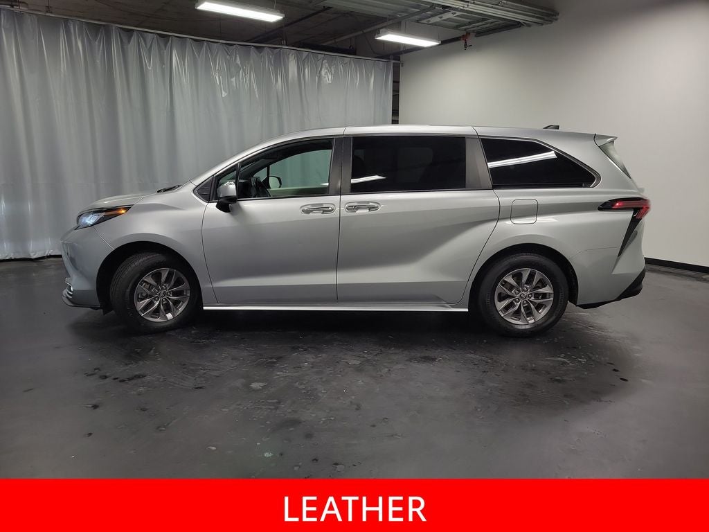 2022 Toyota Sienna XLE 7 Passenger