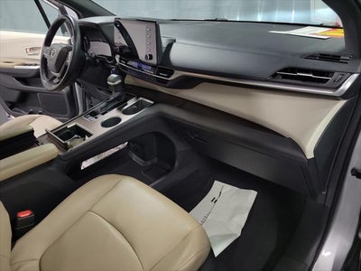 2022 Toyota Sienna XLE 7 Passenger