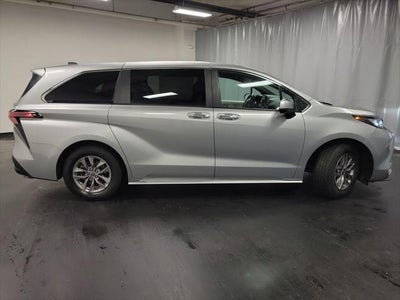 2022 Toyota Sienna XLE 7 Passenger