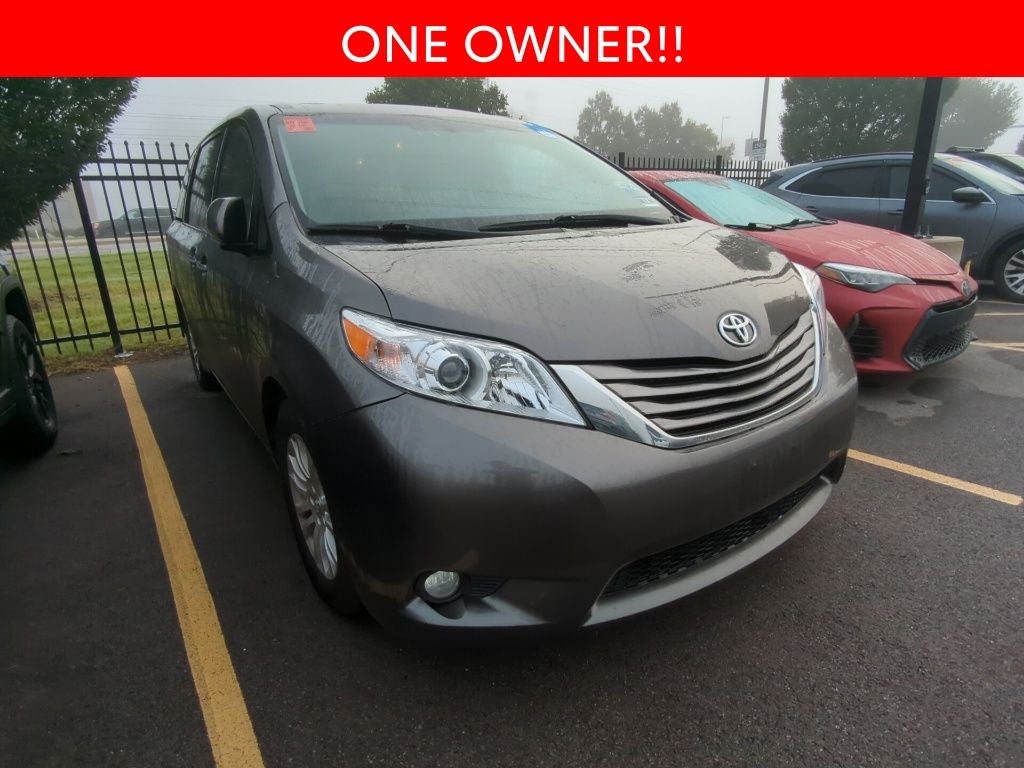 2017 Toyota Sienna Limited 8 Passenger