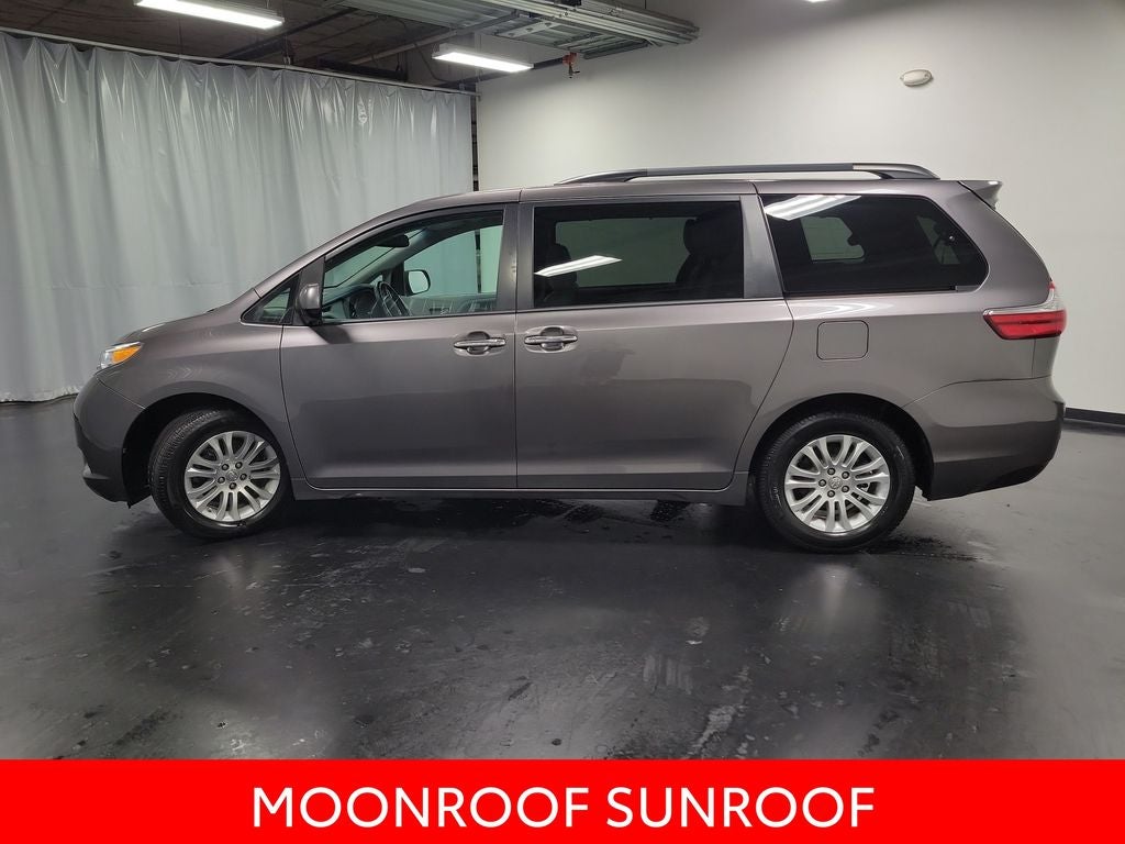 2017 Toyota Sienna Limited 8 Passenger