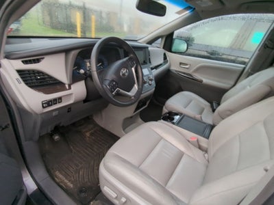 2017 Toyota Sienna Limited 8 Passenger