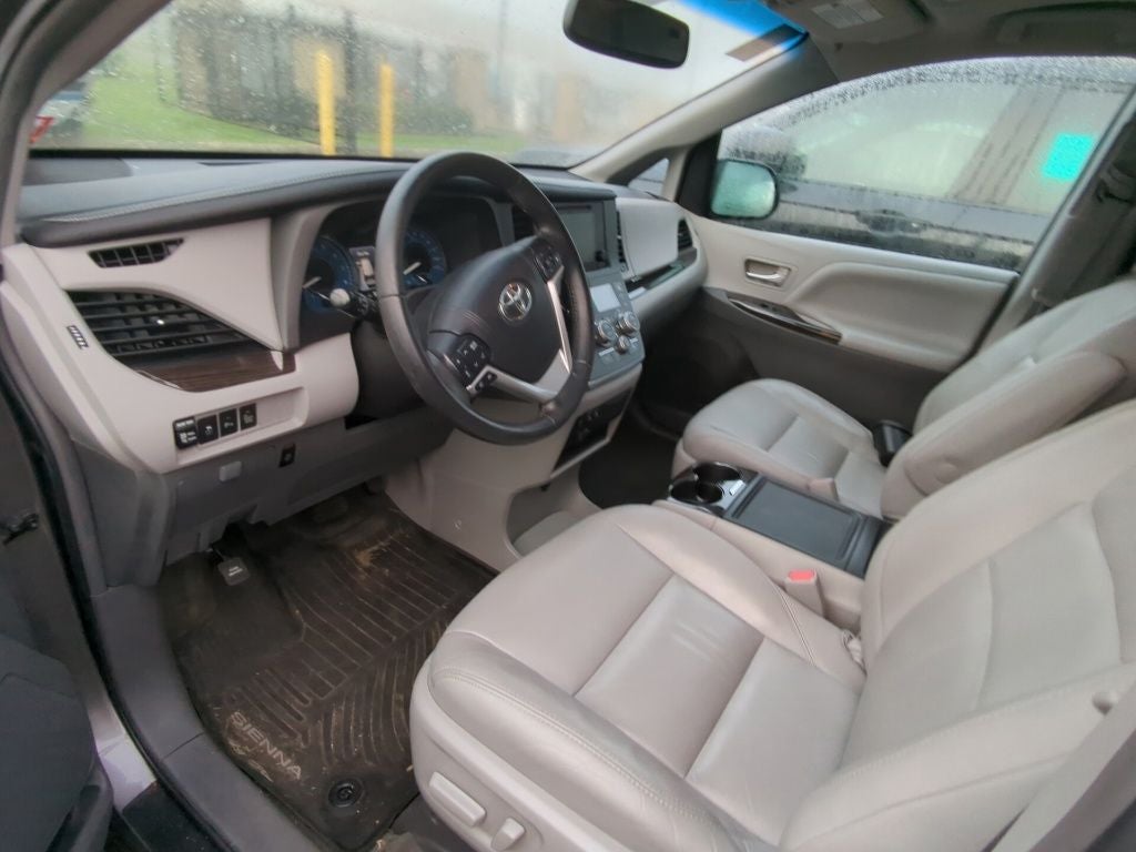 2017 Toyota Sienna Limited 8 Passenger