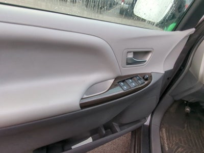 2017 Toyota Sienna Limited 8 Passenger