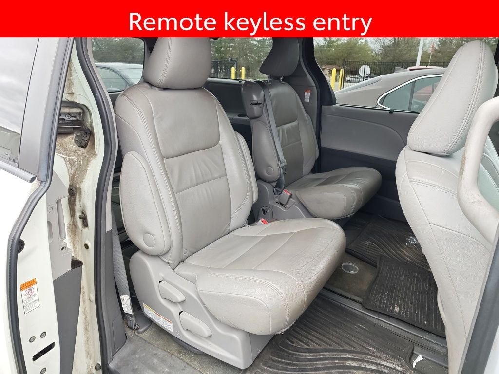 2017 Toyota Sienna XLE Premium 8 Passenger